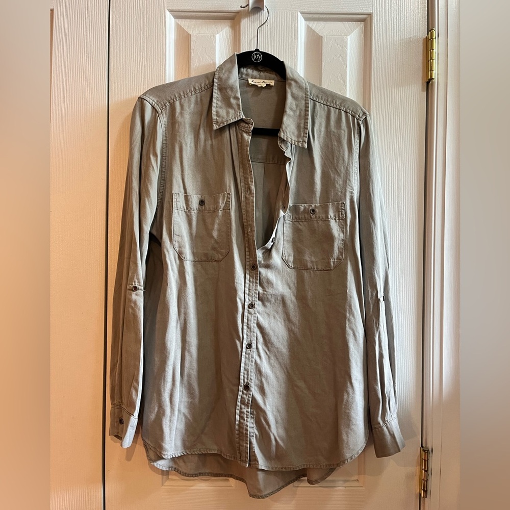 Women’s grey button up